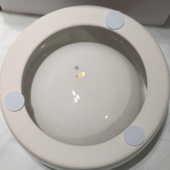 White and Gold Ceramic ASHTON CIGAR Ashtray.. Amazing And New!!! - Picture 4 of 10